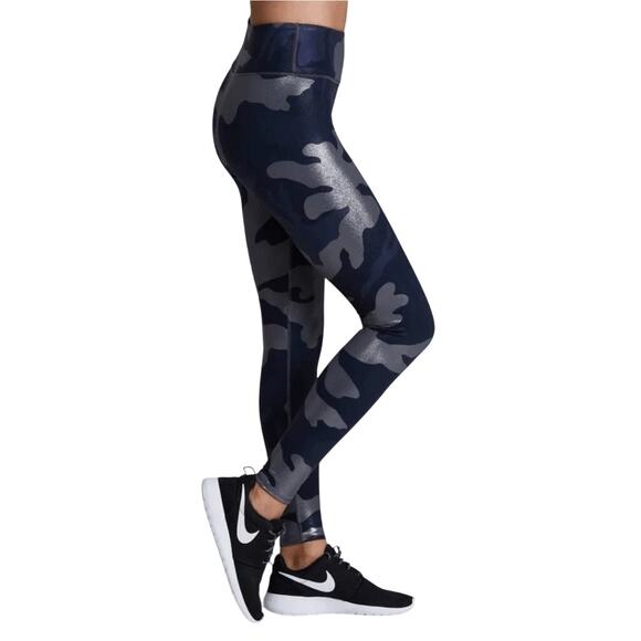 Noli Guerra Gray Camo Metallic Mid Rise 7/8 Length Full Length Athletic Leggings - Picture 2 of 8